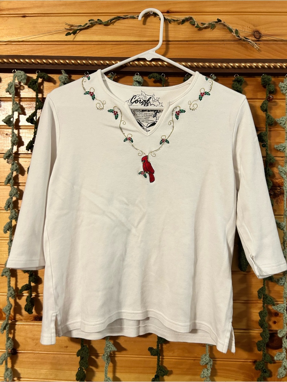 Coral Bay White 3/4 Sleeve V-Neck Cardinal Top